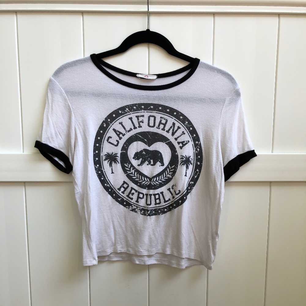 Fashion Q Black & White Cali Tee in Women